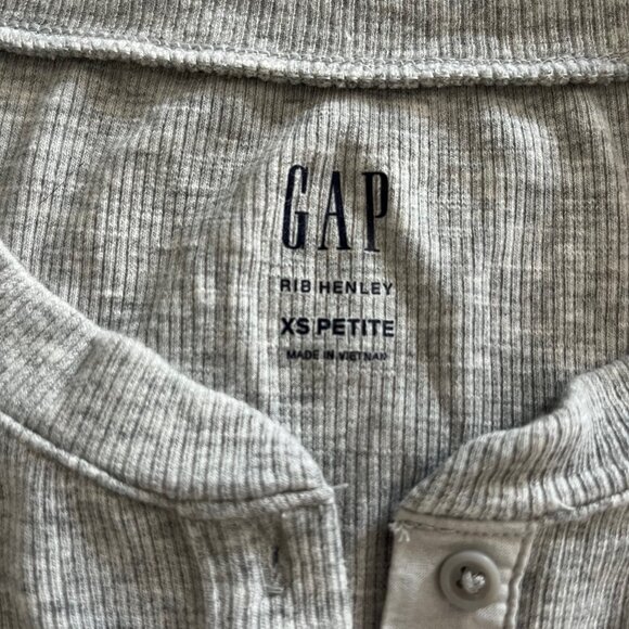GAP Essential Rib Henley Long-Sleeved T-Shirt - Picture 2 of 4